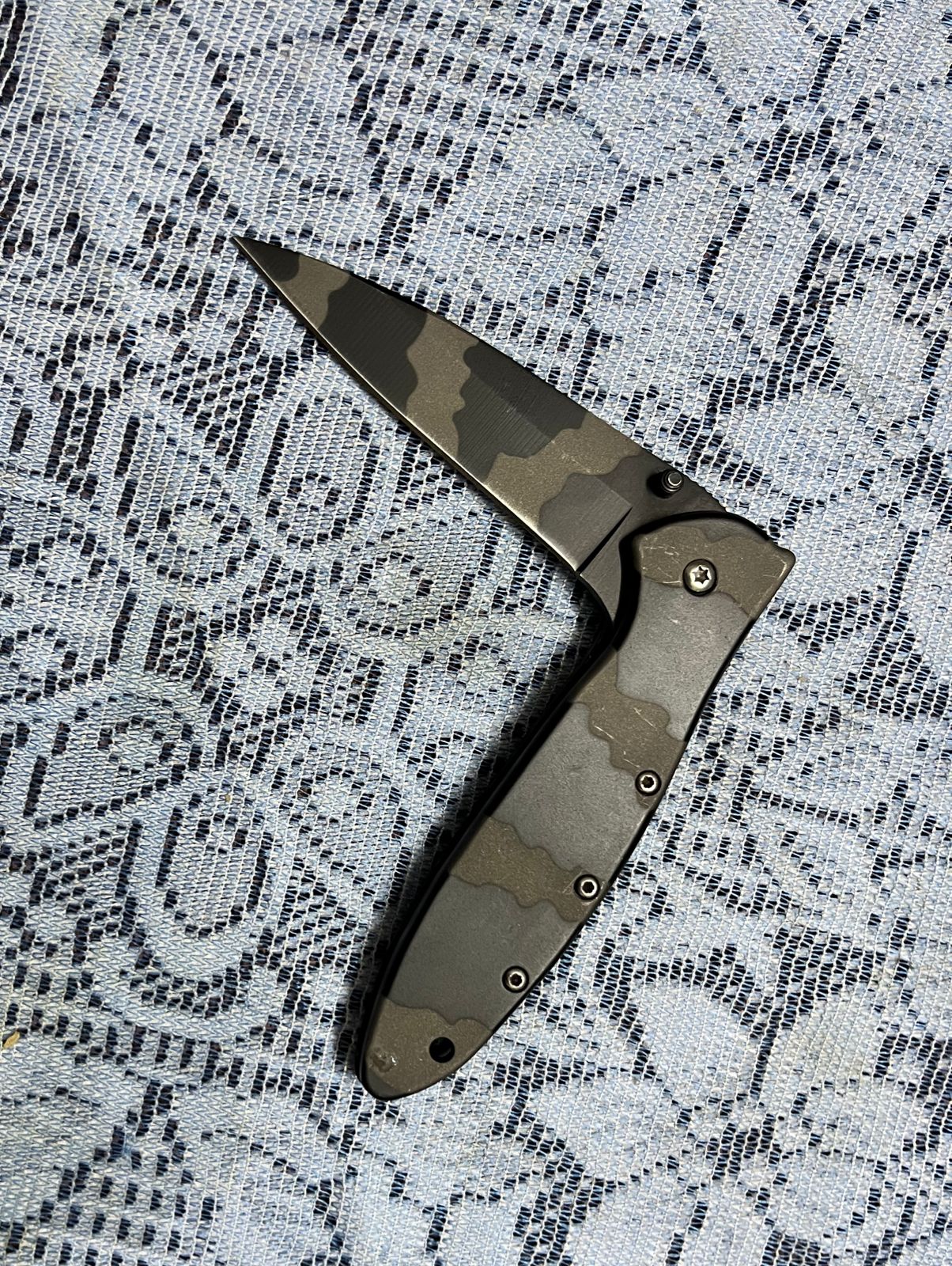 3 CAMO COLOR FOLDING KNIFE WITH BOTTOM AXIS LOCK - Image 1