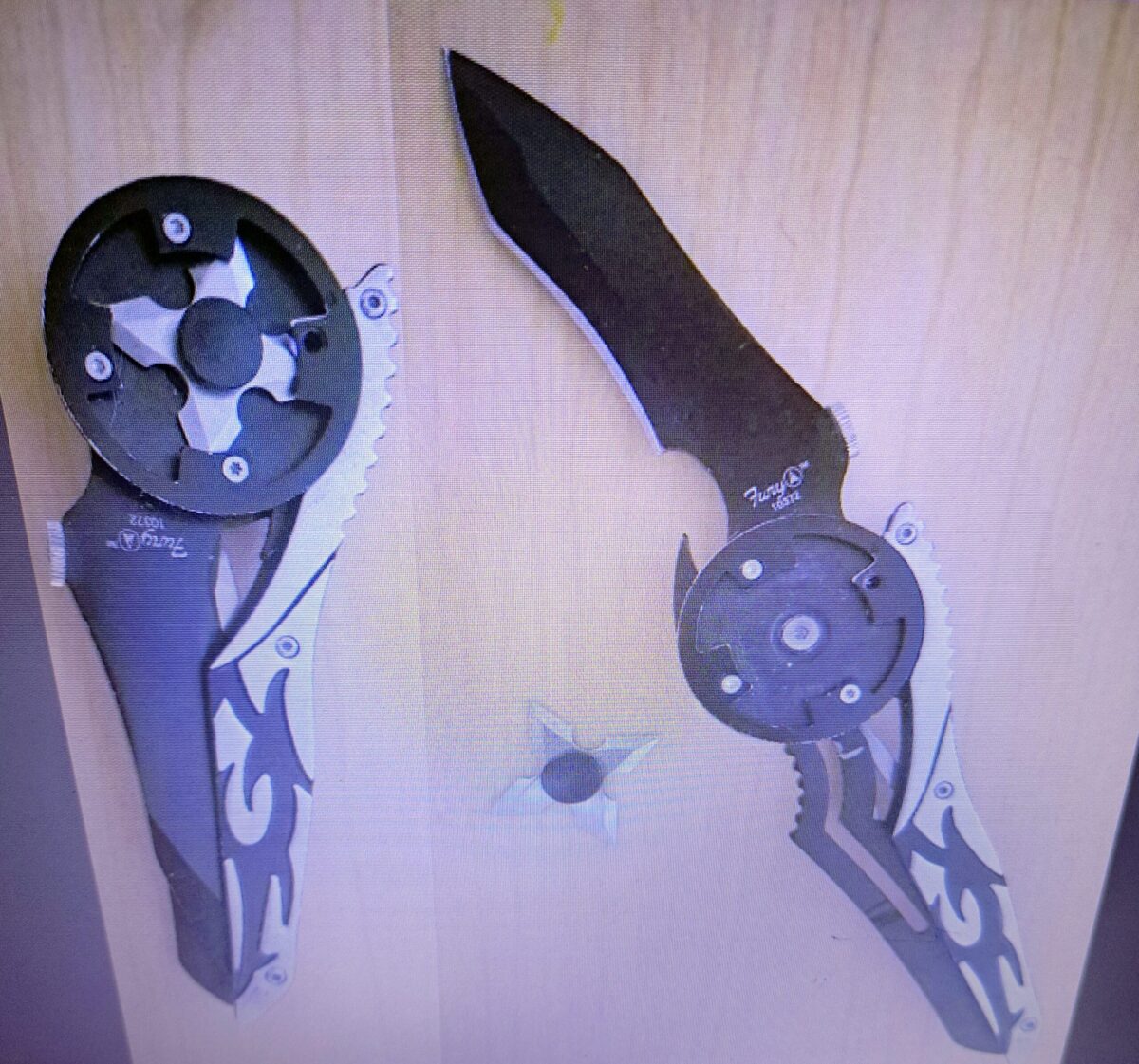 FOLDING KNIFE WITH MINI THROWING STAR - Image 1